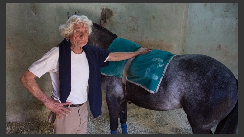 Juan Bravo, el maestro, tiene 66 años y trabaja con caballos desde los 11.