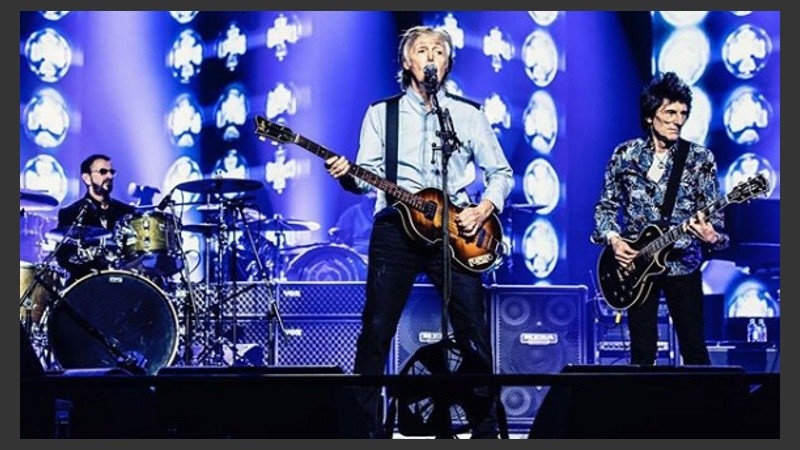 Aprovechando la localía, Ron Wood y Ringo Starr acompañaron a Paul McCartney en el último show del año.