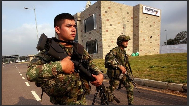 El ejército colombiano custodia las inmediaciones del concierto en la frontera.