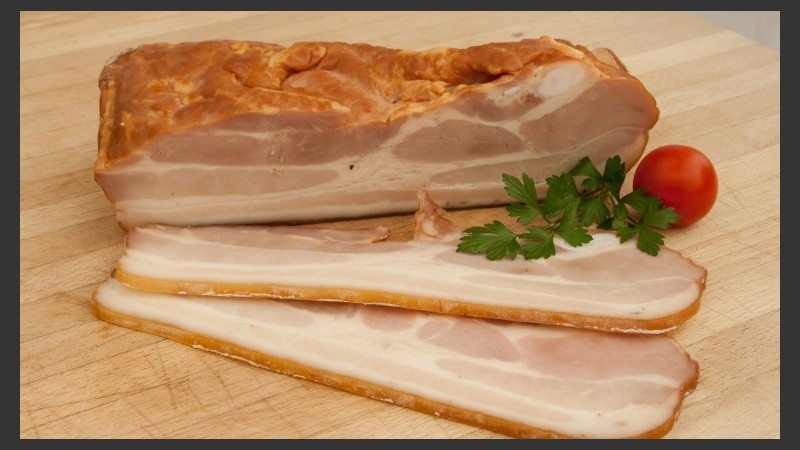 76 gramos de carne roja y procesada al día tienen un 20% más de probabilidades de desarrollar cáncer de colon.