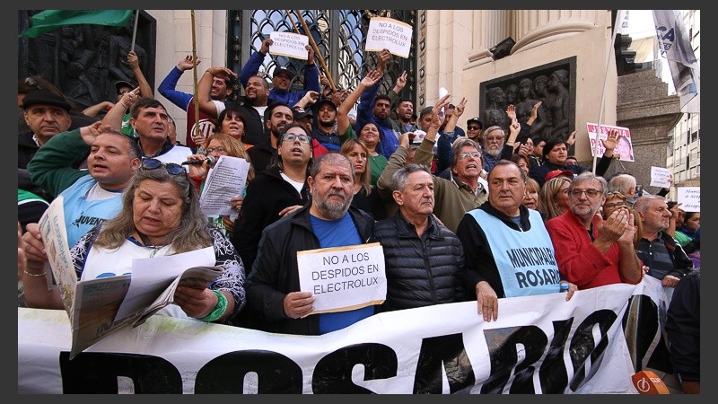 El acto frente a la Bolsa de Comercio de Rosario.