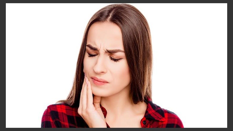 Un diente que está muerto o muriendo puede conducir a un nivel variable de dolor.