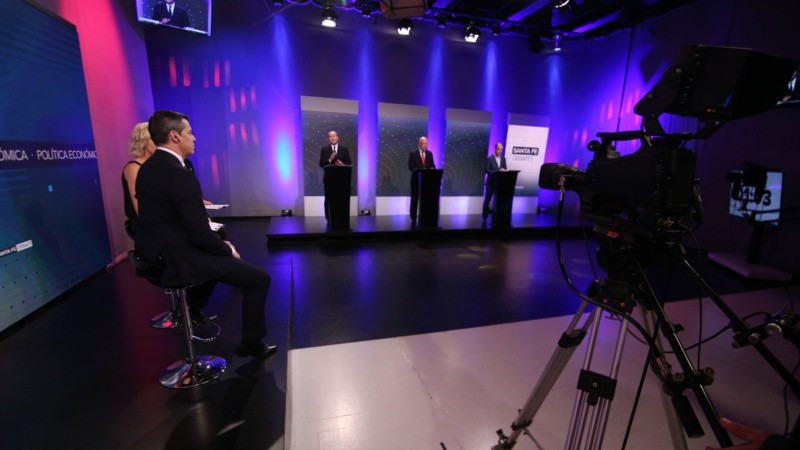 El debate de los candidatos en los estudios de Televisión Litoral.