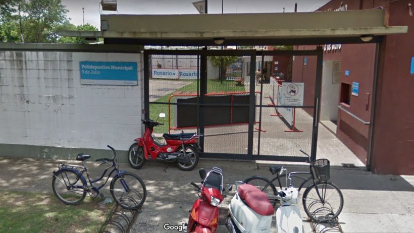 Cascotazos, materia fecal y dos policías heridos en un refugio municipal