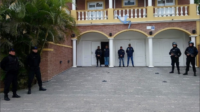 El frente del domicilio donde fue arrestado el gremialista portuario.