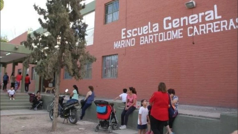 La escuela sanjuanina, sede de una historia digna de García Márquez.