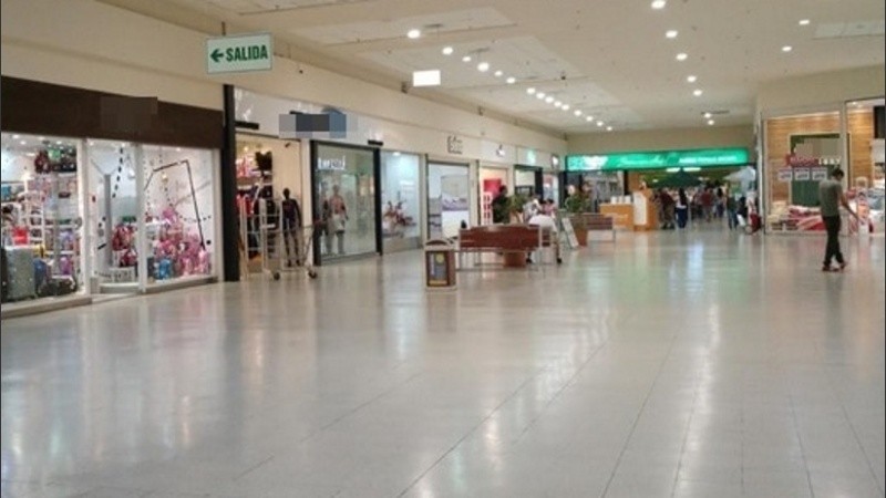 En centros de compras o shoppings la baja fue de 6,1% interanual.