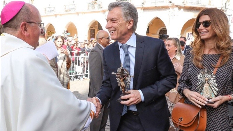 Macri y el arzobispo Cargnello en Salta.