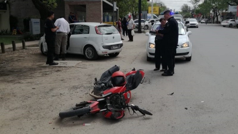 La moto de Gabriel que se accidentó en Funes. 