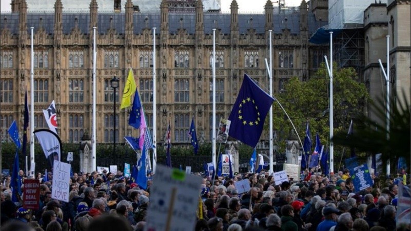 La manifestación intentó persuadir a los parlamentarios para que respalden una votación sobre el Brexit.