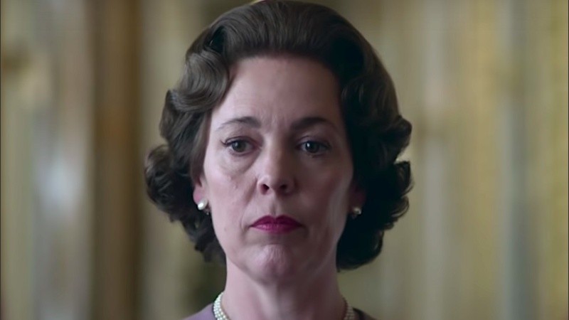 Olivia Colman, ganadora del Oscar 2019 a mejor actriz, asume el papel de la reina Isabel II, en sustitución de Claire Foy.