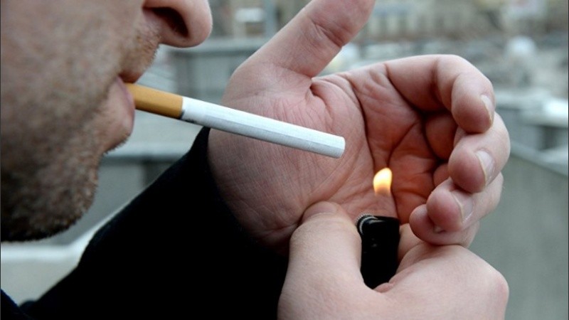 Según el Ministerio de Economía, los kioscos y demás canales de venta tienen prohibido modificar los precios de venta al público de los cigarrillos publicados por las tabacaleras.