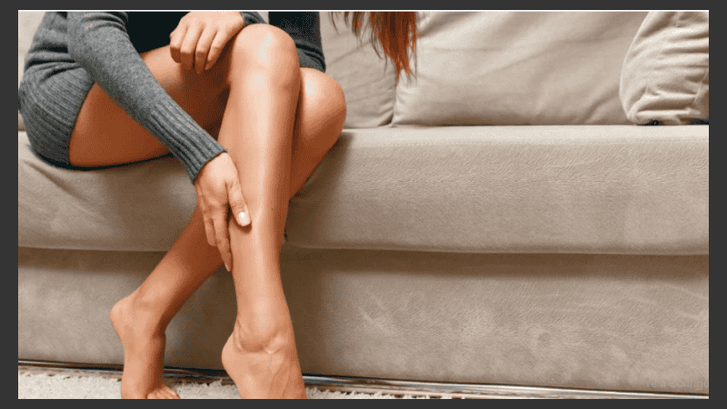 La alteración del retorno venoso genera edema en las piernas.