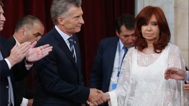 Ni lo miró. El frío saludo de Cristina a Macri.