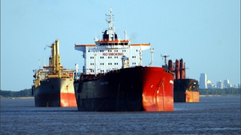La bajante del río Paraná generó el ingreso de algunos buques adicionales para transportar la producción de granos.