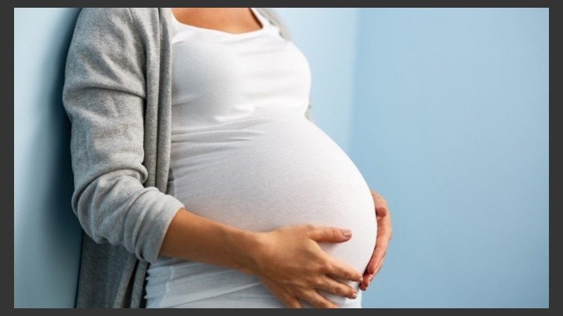 Muchos estudios han demostrado que el tabaquismo materno aumenta el riesgo durante el embarazo.