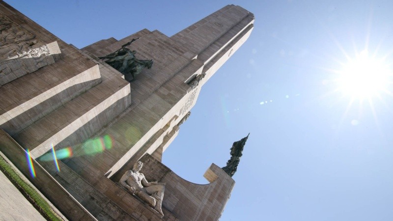 El Monumento a la Bandera y su mirador de 70 metros.