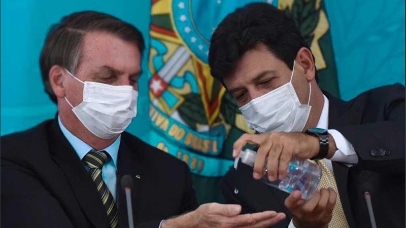 Mientras Bolsonaro sigue haciendo temerarias declaraciones, sube la cifra de muertos en Brasil. 