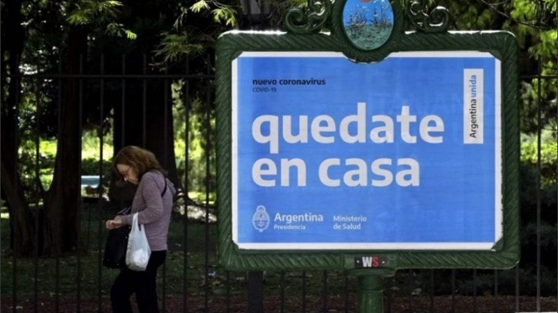 Se insiste en la obligatoriedad de mantener el aislamiento dentro de las viviendas particulares a fin de evitar el contagio.