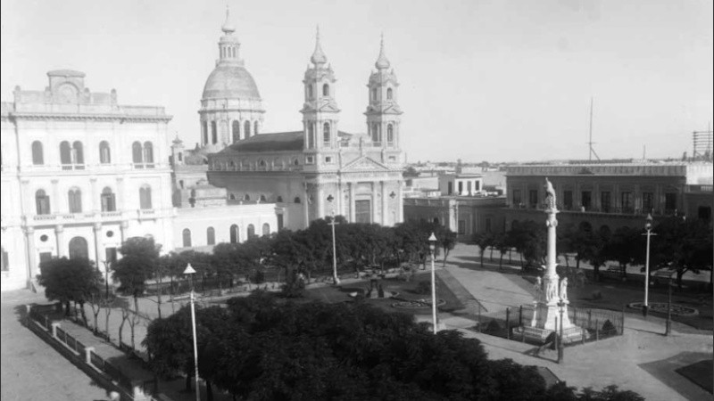 Vista de la Plaza 25 de Mayo desde el Palacio Arijón. Fotografía, Rosario, ca. 1905. 