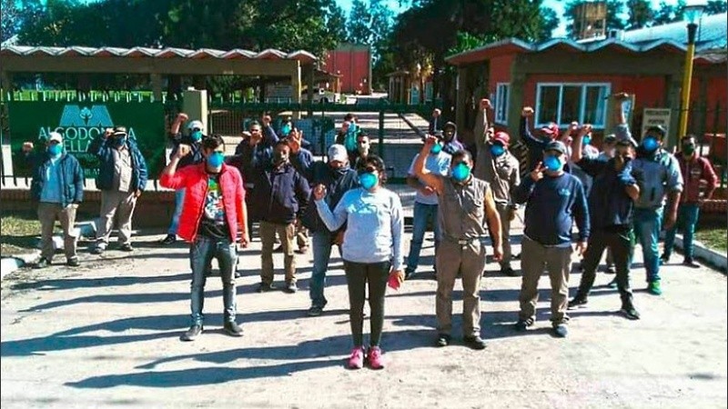 Atropellaron a dos mujeres que se manifestaban en la puerta de la Algodonera Avellaneda