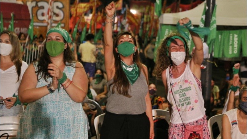Es ley: el aborto está permitido en el país.