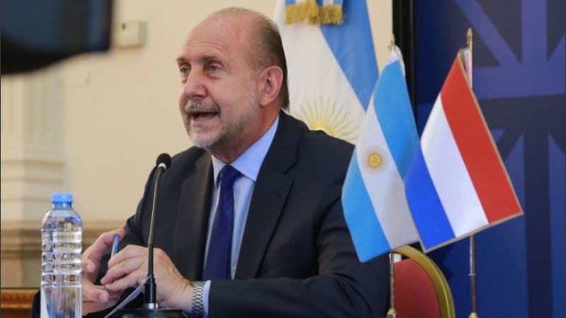 El gobernador anunció las transferencias a municipios santafesinos.