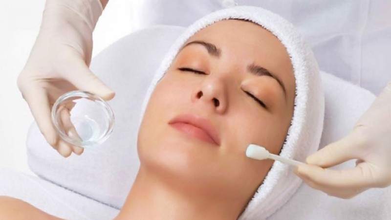 Tanto los tratamientos de exfoliación de la piel como la depilación definitiva, son recomendables de realizar en invierno