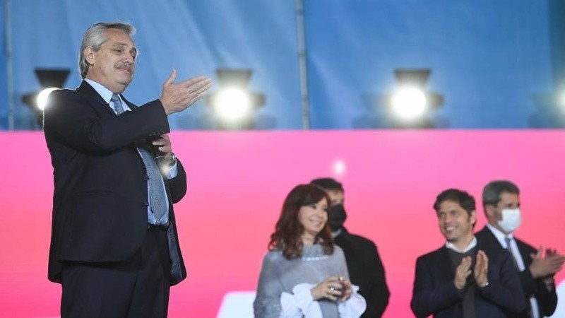 Alberto, Cristina y gobernadores encabezaron el acto de cierre del Frente de Todos.