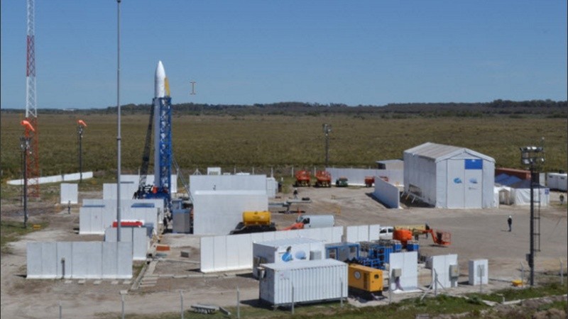 Prototipo VEx-5A en la rampa de lanzamiento del Centro Espacial de Punta Indio