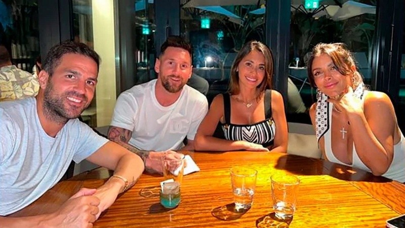 Cesc Fábregas, Lionel Messi, Antonela Roccuzzo y Daniela Semaan disfrutan de sus vacaciones. 