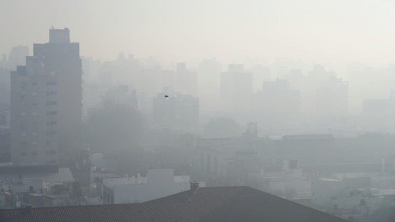 El humo volvió a invadir Rosario.