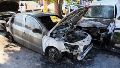 Ataque de madrugada frente a una comisaría: arrojaron una molotov e incendiaron cuatro autos