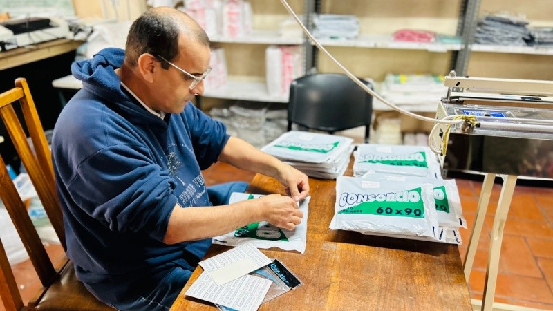 Si consiguen juntar el dinero a fin de año, podrán quedarse en su lugar de trabajo.
