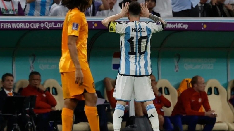 Van Gaal reapareció ante los medios de comunicación luego de la eliminación con la selección neerlandesa en la Copa del Mundo de Qatar y el polémico encuentro con la Argentina.