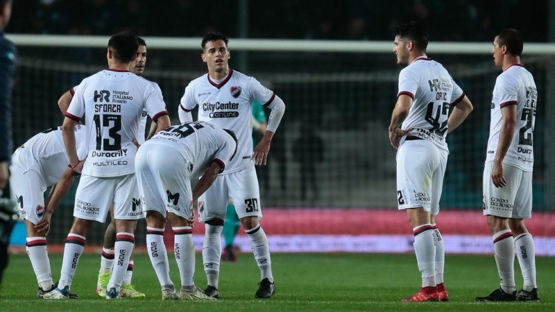 Desazón y bronca en el final entre los jugadores de Newell's.