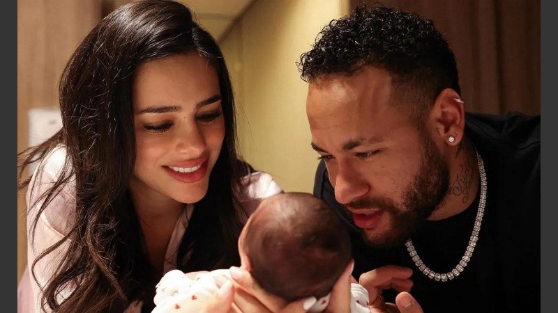 Hace un mes nacía Mavie producto de la relación entre Neymar y Bruna.