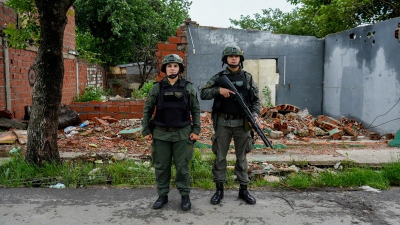 Nacion afirmó que los 900 agentes federales que patrullan los barrios se quedan en la ciudad.