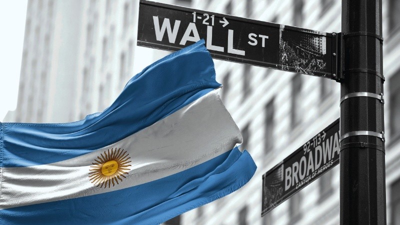 Varios inversores se vieron perjudicados con el derrumbe de los bonos soberanos argentinos.
