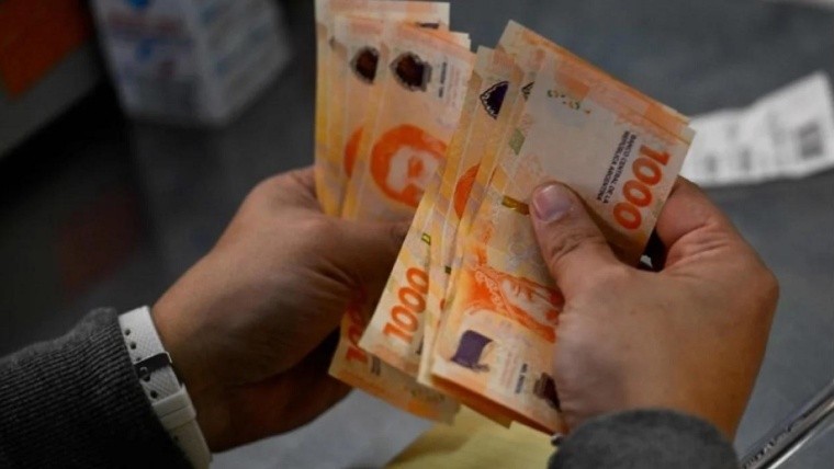 El Gobierno aumentó el Salario Mínimo en un 15% para abril y mayo: en cuánto queda