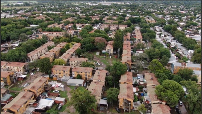 El complejo de viviendas se vio copado por soldaditos y vendedores de droga.