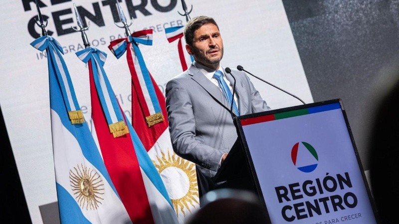Pullaro asumió este martes la presidencia de la Región Centro