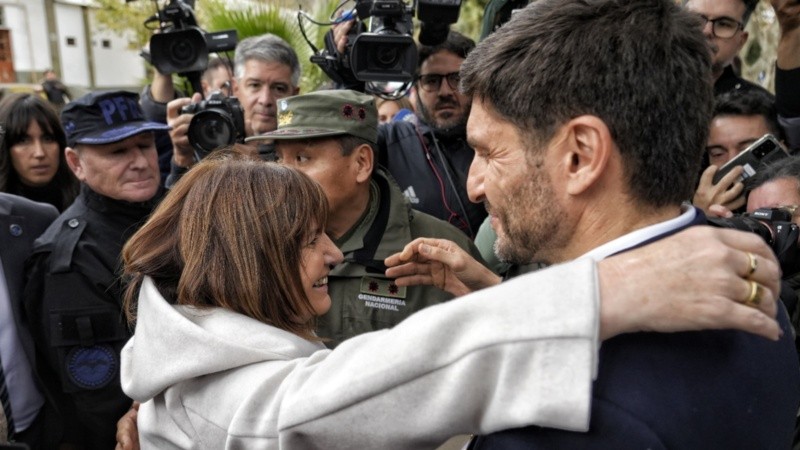 Bullrich fue recibida por Pullaro en el destacamento de Gendarmería Nacional.