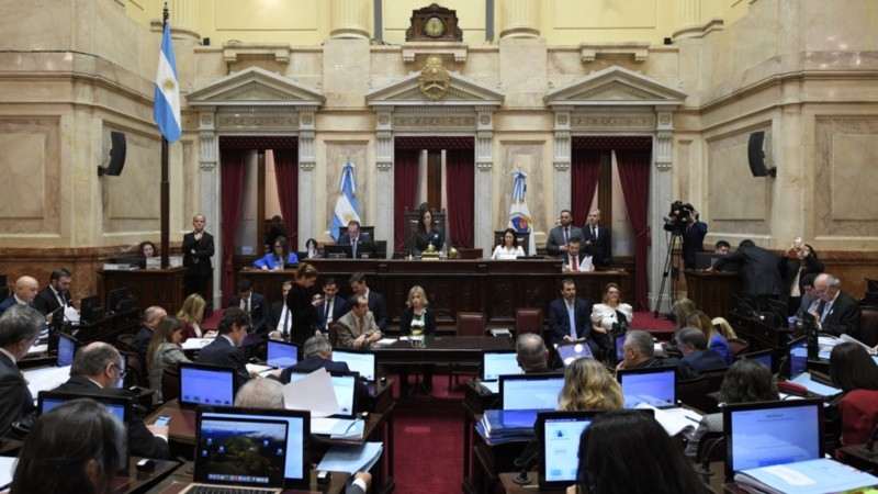 Los senadores debatieron durante once horas.