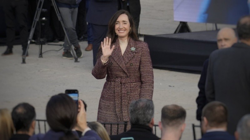 Milei llegó con todo su gabinete al acto por el Día de la Bandera.