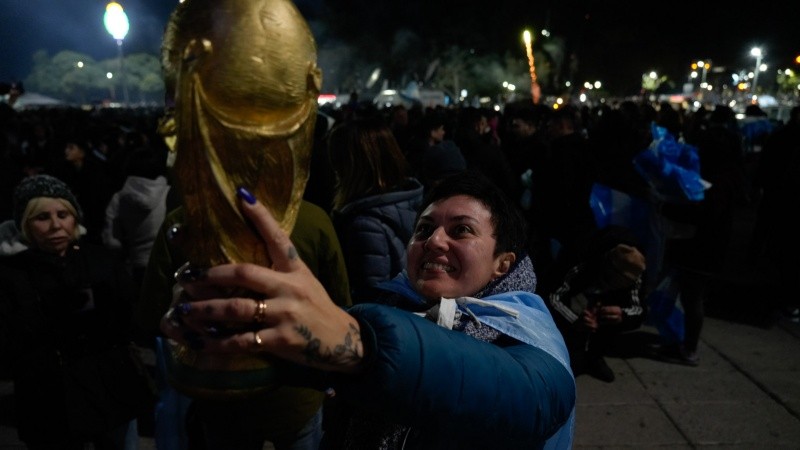 Los festejos de los rosarinos en el Monumento y las calles de la ciudad.