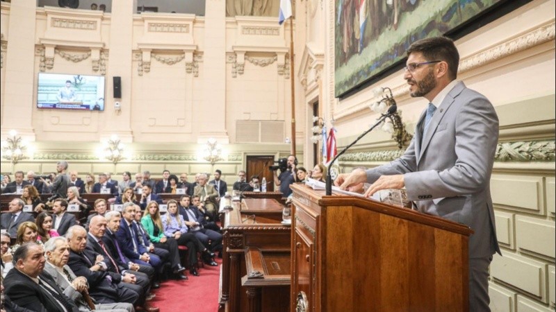 Pullaro pide a los legisladores una la emergencia previsional para hacer la reforma.