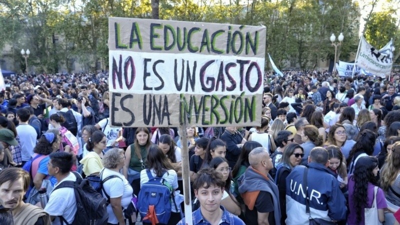 La anterior marcha universitaria, en abril, forzó el aumento de partidas.