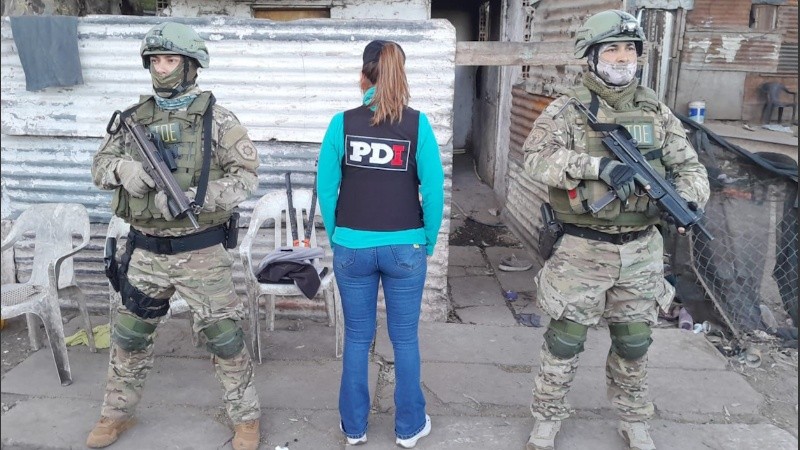 Fuerzas policiales de la Provincia trabajaron en las localidades de Rosario, Capitán Bermúdez y Granadero Baigorria.