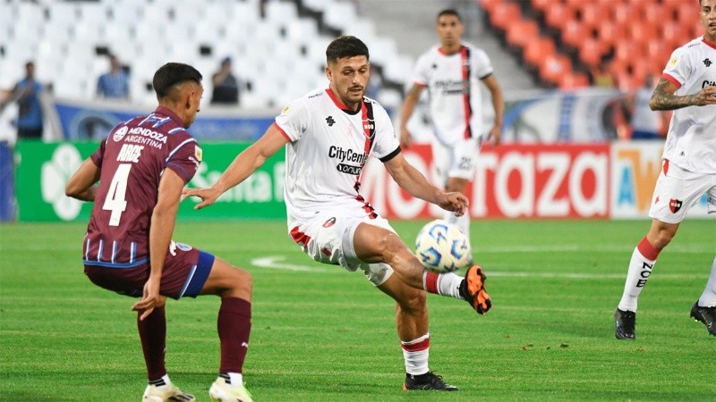 Juanchón tuvo un cabezazo para descontar y poco más en el partido.